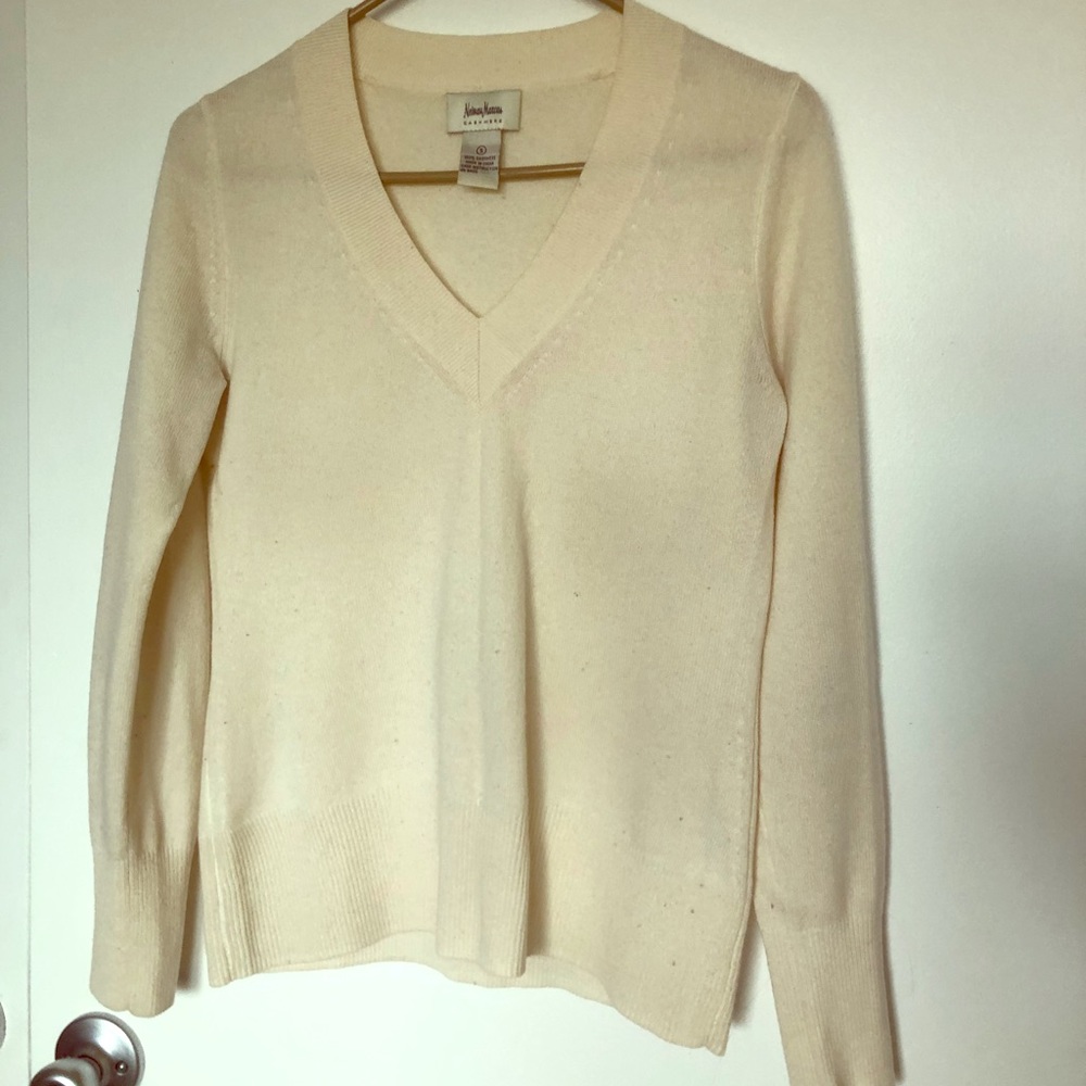 Cream V-neck cashmere sweater